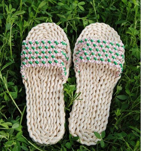Custom straw slippers with decoration