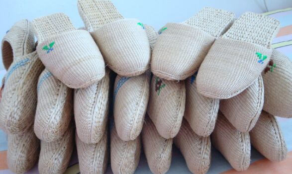 Custom Straw house sandals for sale suppliers